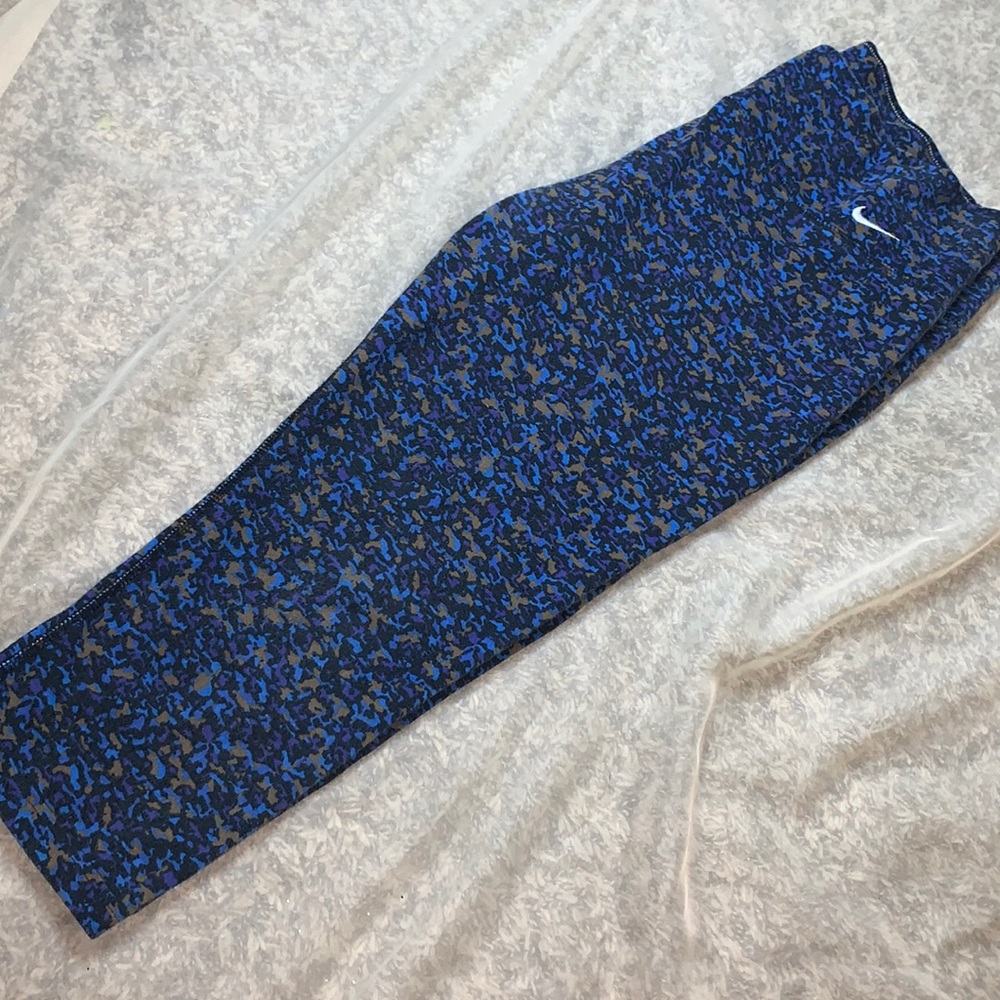 Nike Capri leggings size large multicolor